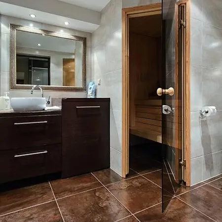 Dictumfactum Modern Viru Gates *