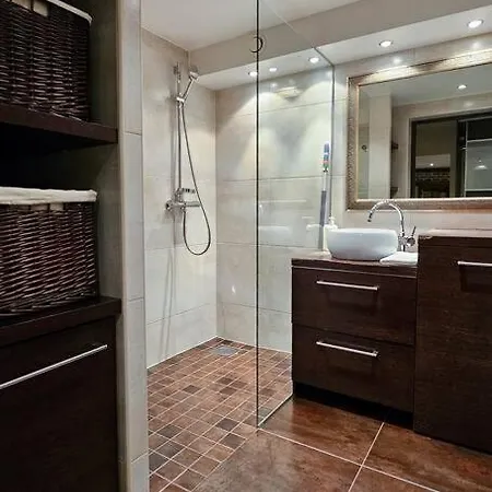 Dictumfactum Modern Viru Gates * Ταλίν